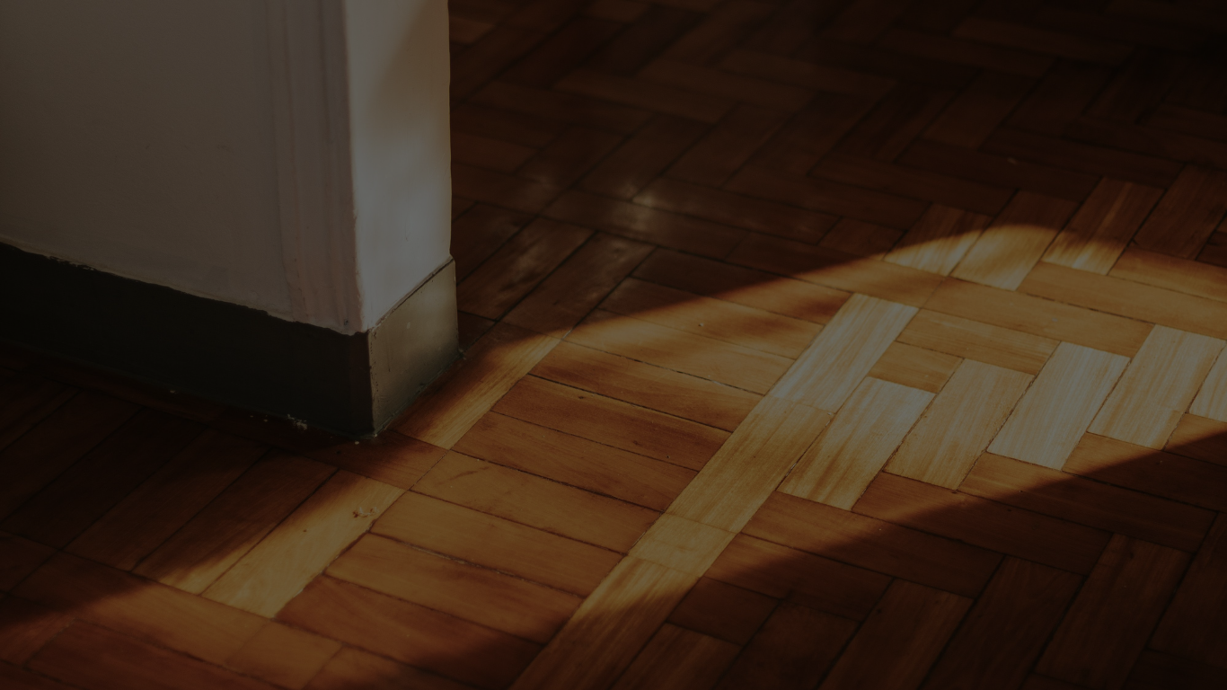Échantillons de couleur sur bois comparés